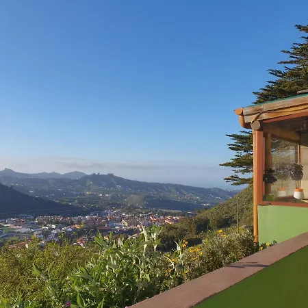 Casa Cueva Paquito بيت للعطل
